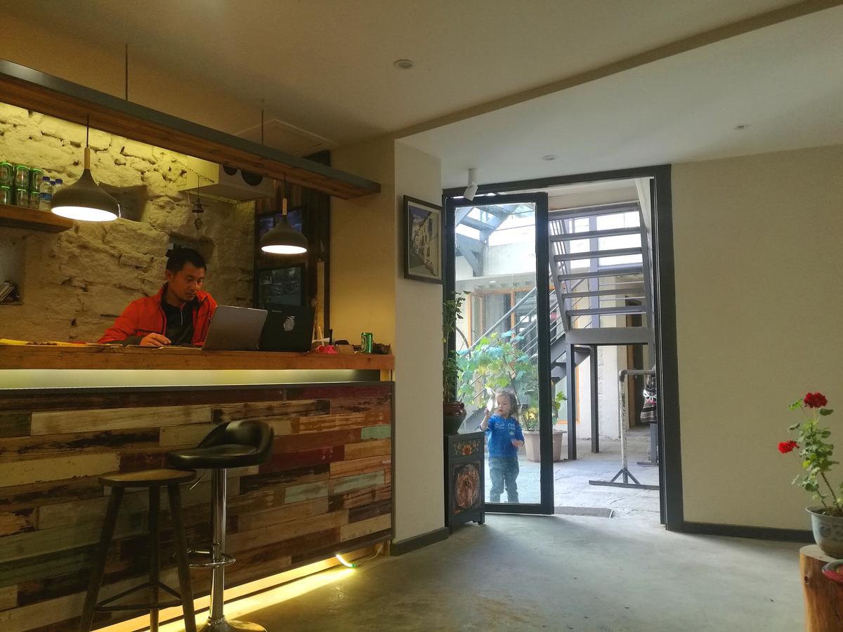 Fengma Feiyang Hostel Lhasa Exterior foto